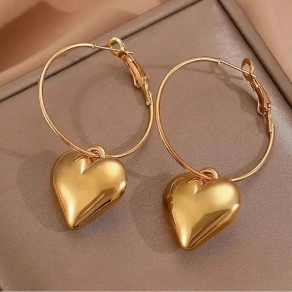 💛 NEW shiny gold puffy heart dangle hoop earrings 💛